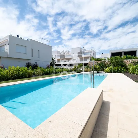 Design Flamenco Garden At La Golf - By Oyoostays Apartment