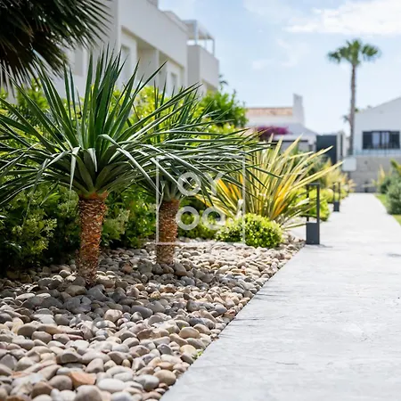 Design Flamenco Garden At La Golf - By Oyoostays Apartment *